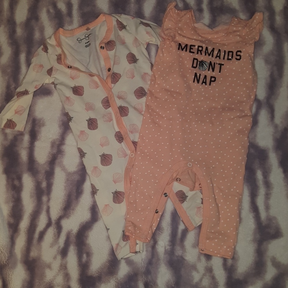 2 beachy onsies lot 🌊☀️